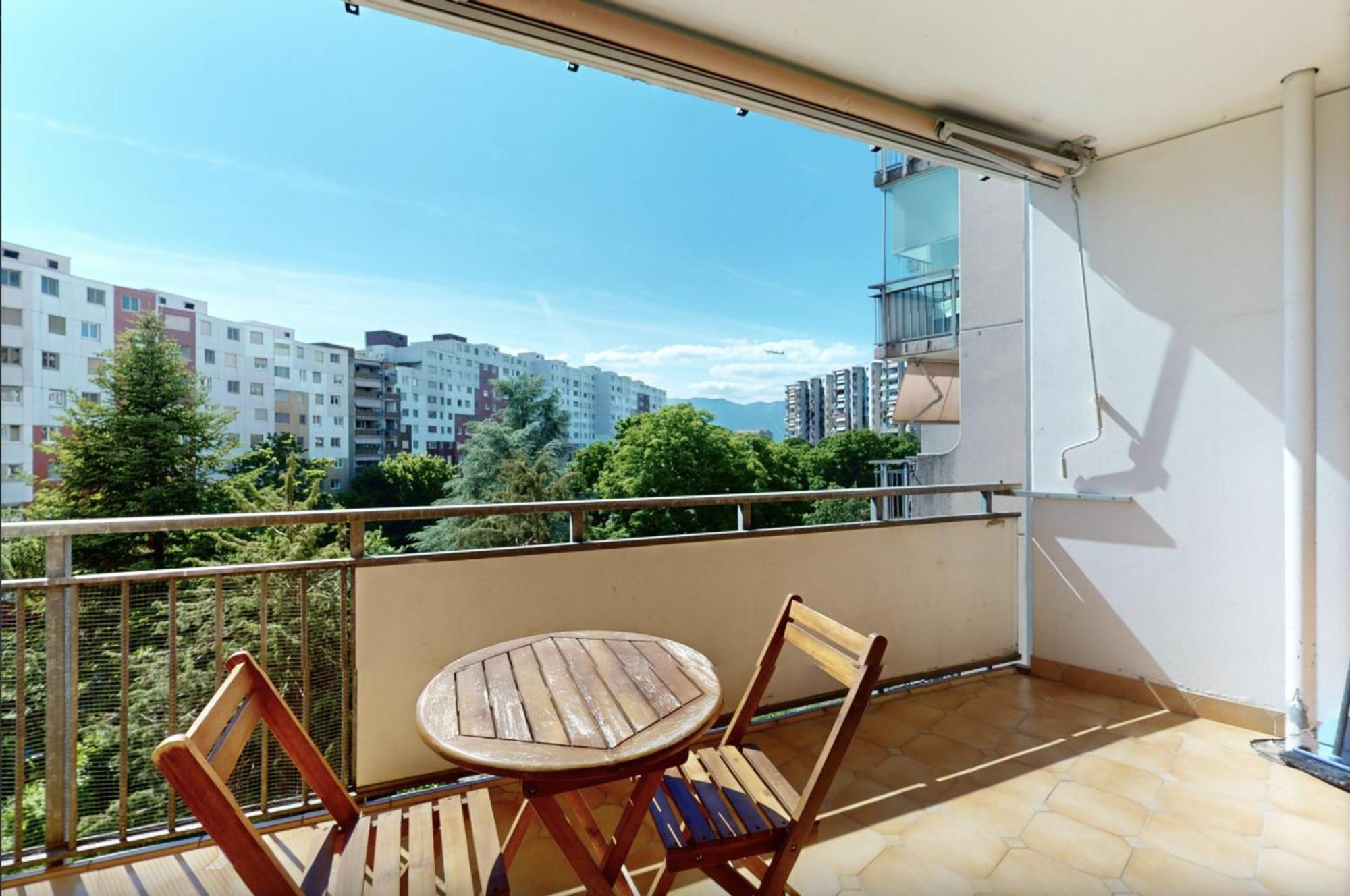 Apartment Spacious Two-bedroom Genf